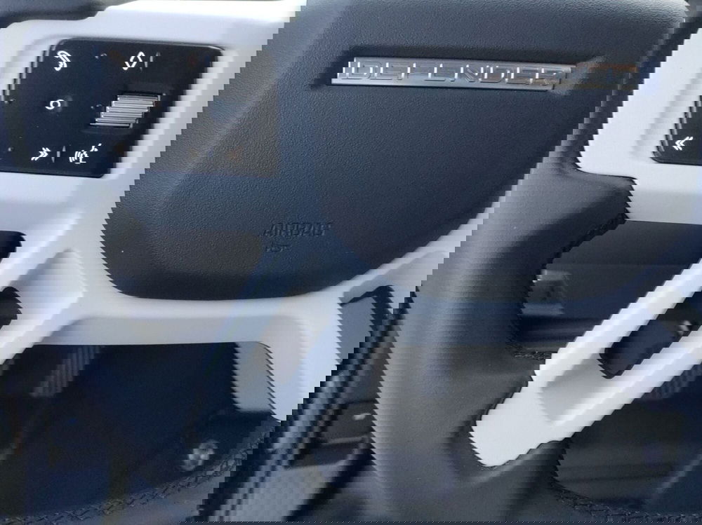 Land Rover Defender usata a Milano (14)