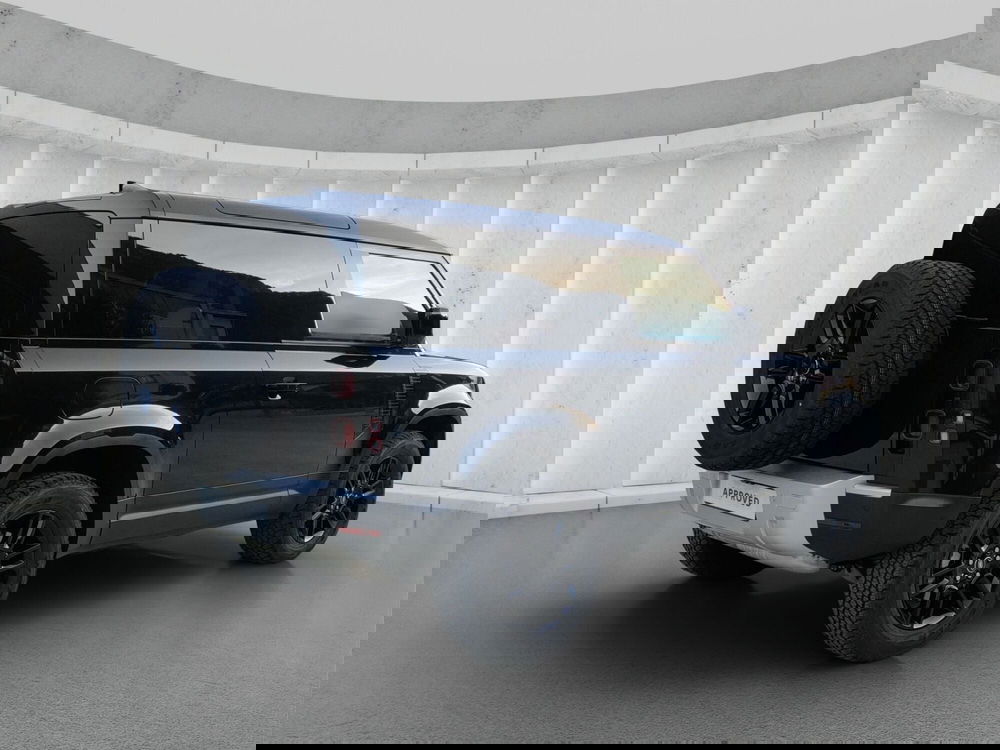 Land Rover Defender usata a Milano (2)