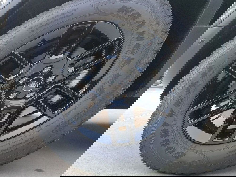 Land Rover Defender usata a Milano (9)