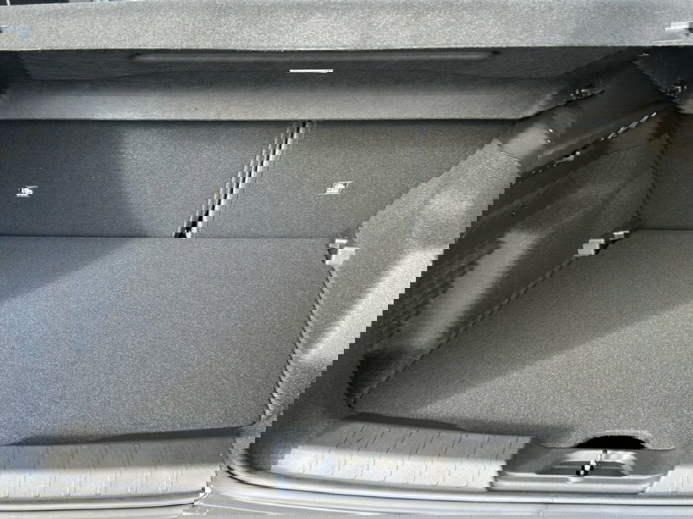 Jeep Avenger nuova a Roma (10)