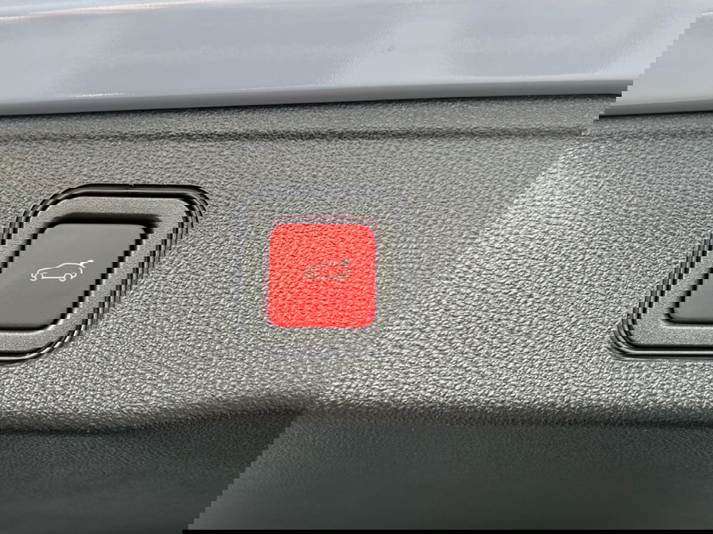 Jeep Avenger nuova a Roma (11)