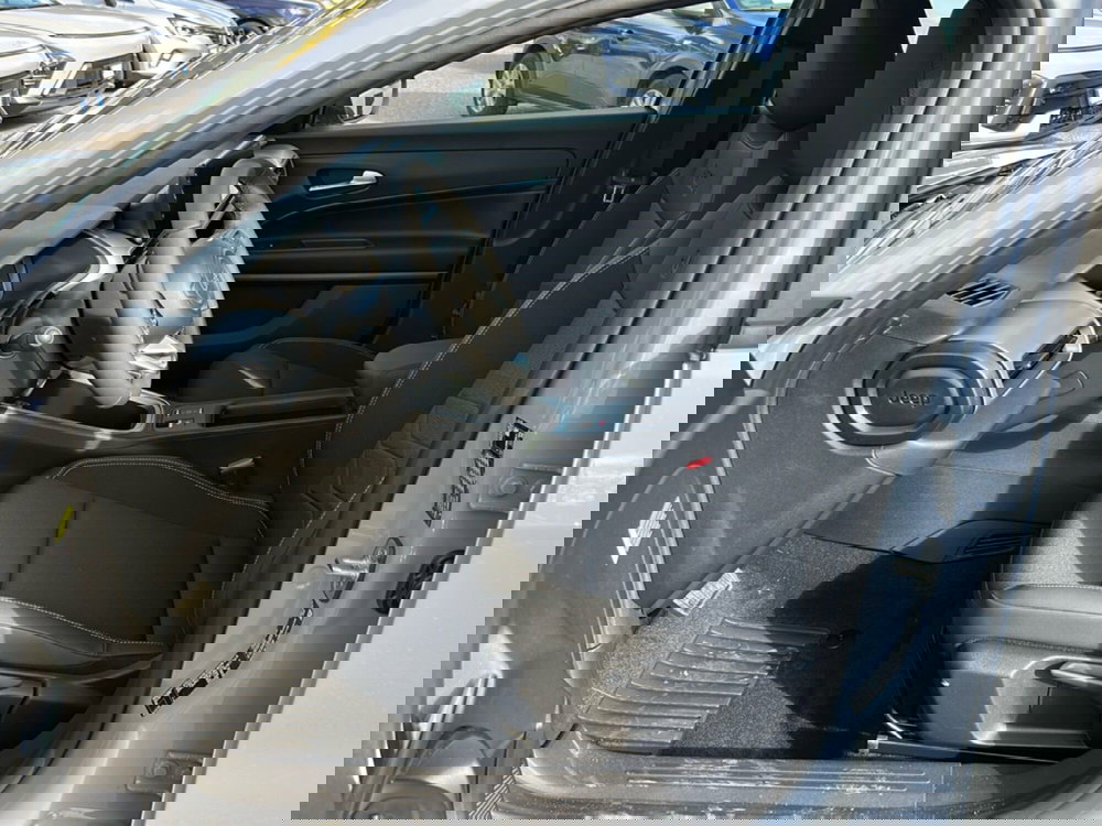 Jeep Avenger nuova a Roma (13)