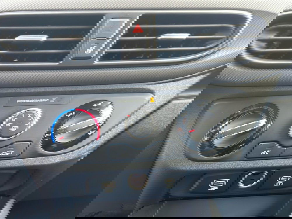 Hyundai i10 nuova a Roma (18)