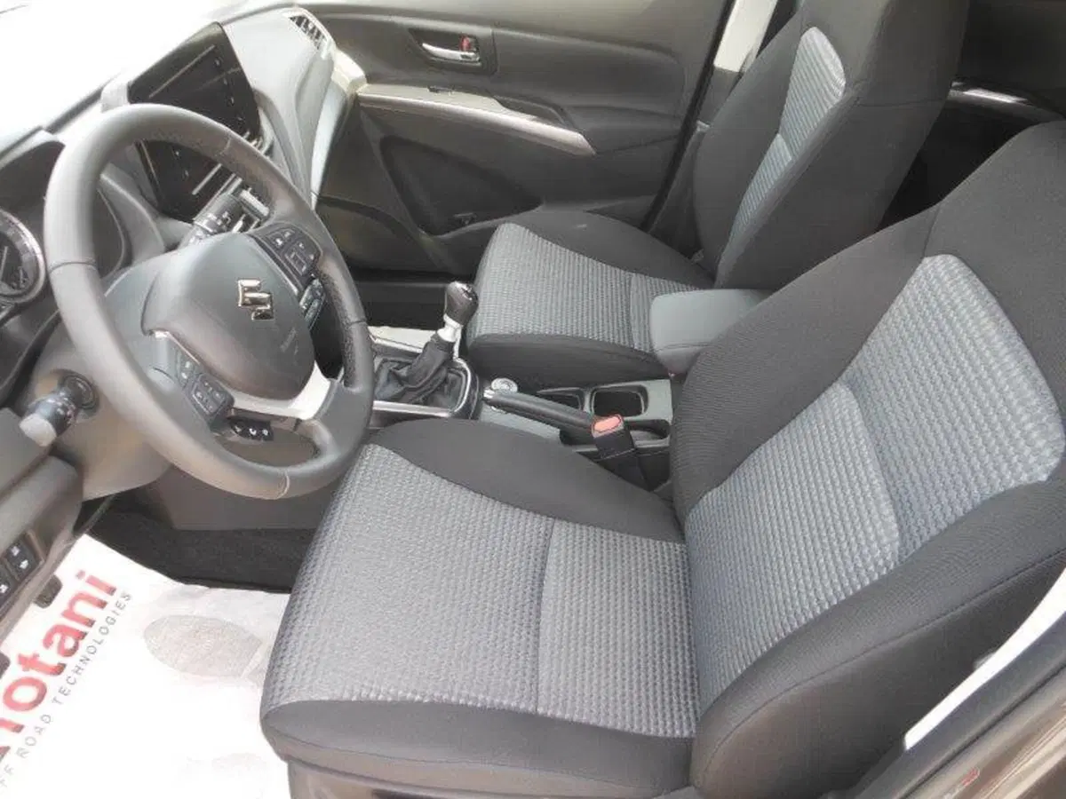 Suzuki S-Cross nuova a L'Aquila (19)
