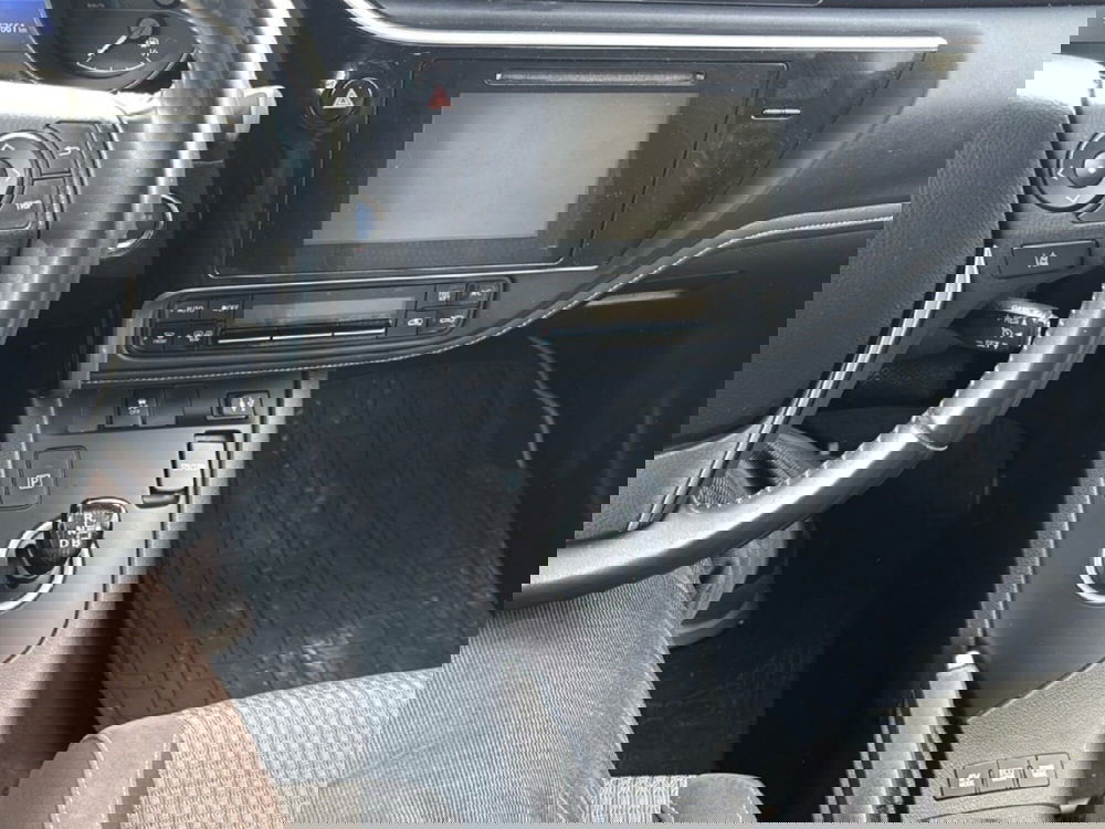 Toyota Auris Station Wagon usata a Massa-Carrara (12)