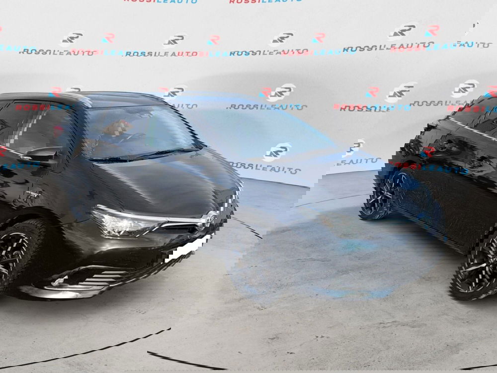 Toyota Auris Station Wagon usata a Massa-Carrara (3)