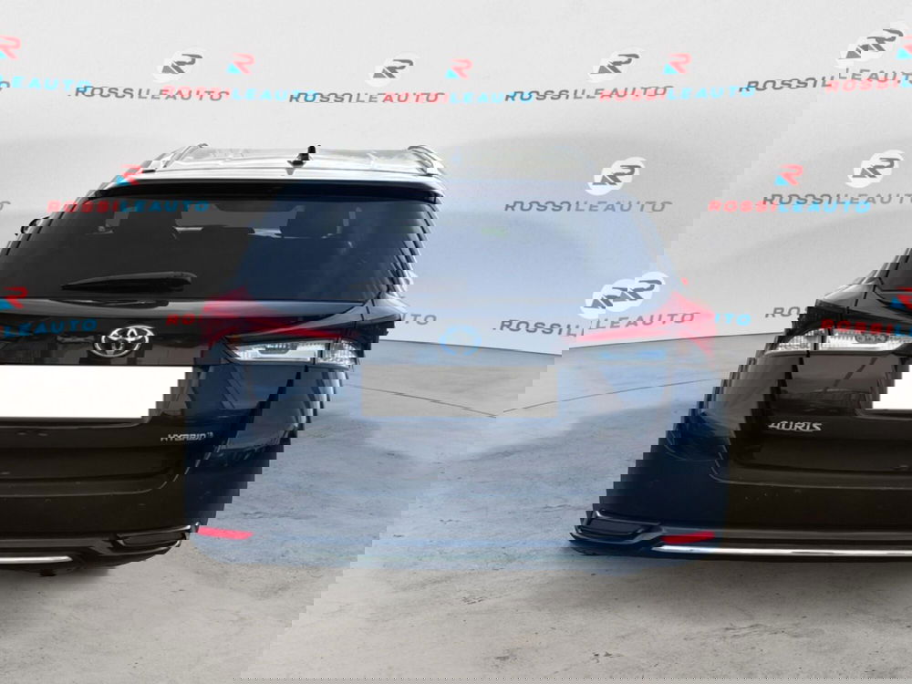 Toyota Auris Station Wagon usata a Massa-Carrara (6)