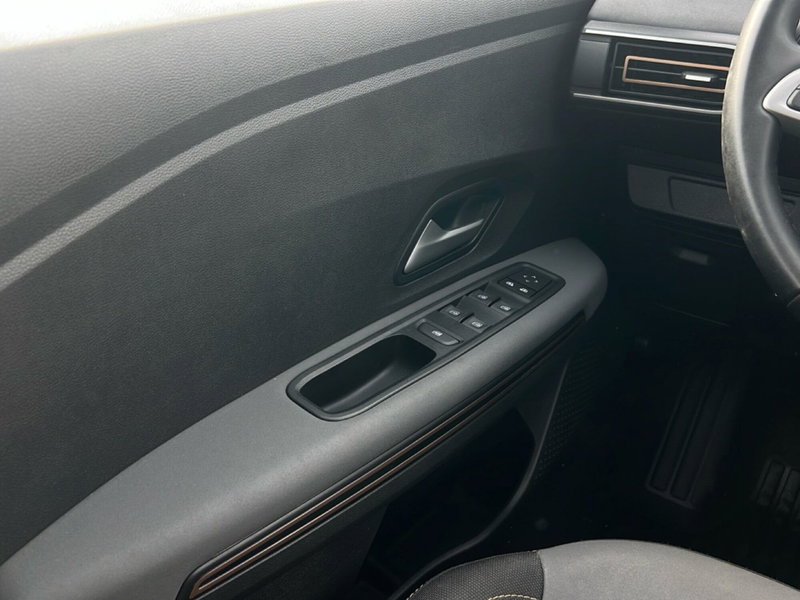 Dacia Jogger usata a Roma (13)