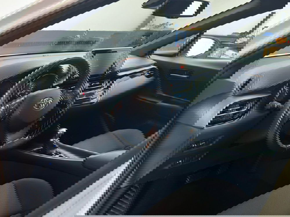Toyota Toyota C-HR usata a Roma (15)