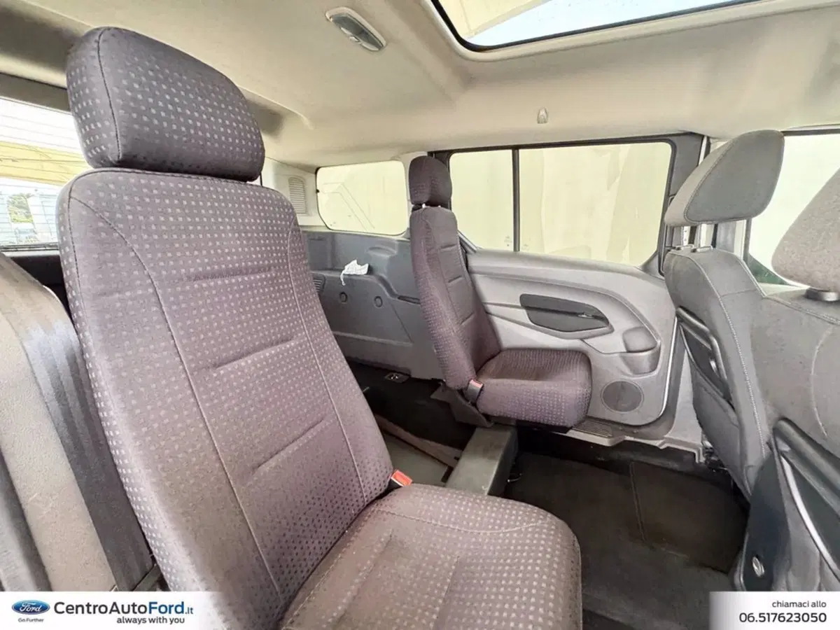 Ford Tourneo Connect usata a Roma (8)