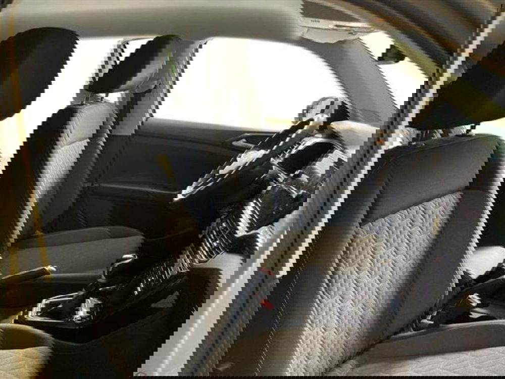 Volkswagen T-Cross usata a Como (11)