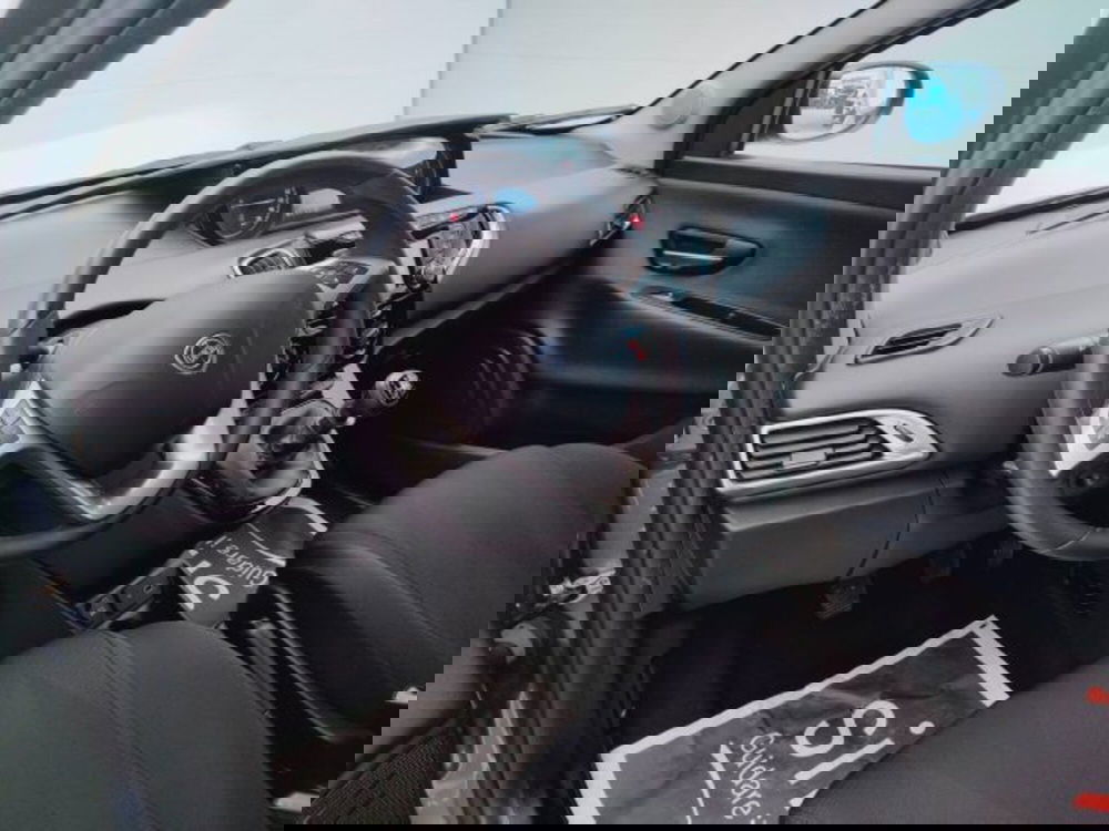 Lancia Ypsilon usata a Teramo (12)