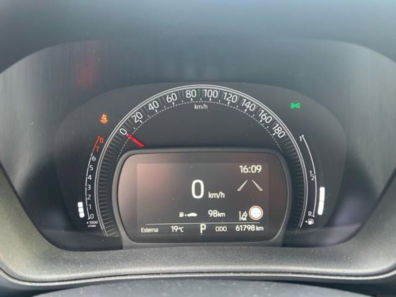 Toyota Aygo X usata a Vercelli (13)