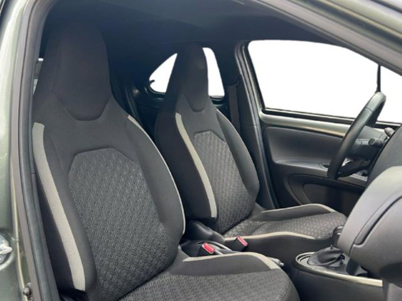 Toyota Aygo X usata a Vercelli (7)