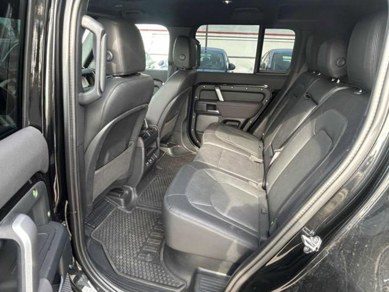 Land Rover Defender usata a Lucca (10)