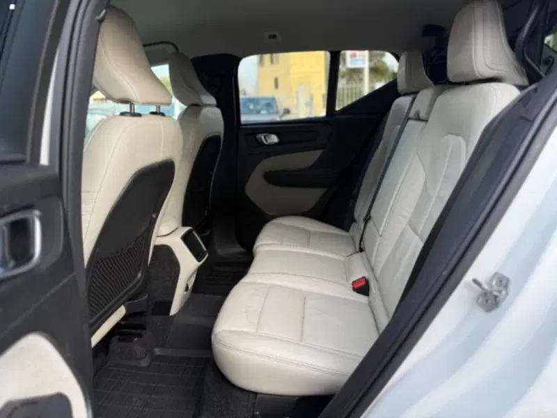 Volvo XC40 usata a Lucca (11)