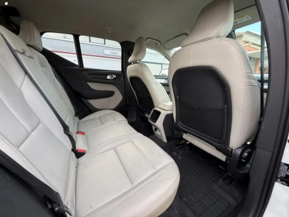 Volvo XC40 usata a Lucca (12)