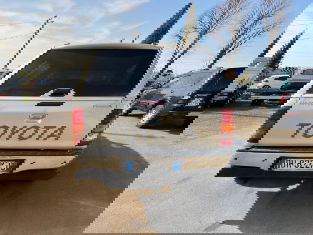 Toyota Hilux usata a Lucca (8)