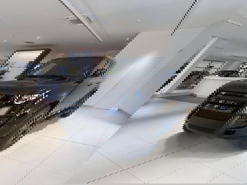 Land Rover Defender nuova a Varese