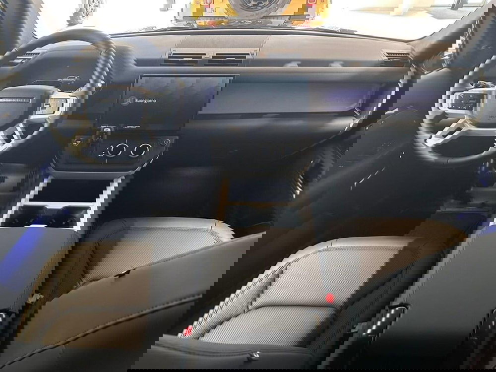 Land Rover Defender nuova a Varese (4)