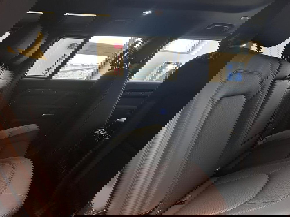 Land Rover Defender nuova a Varese (5)