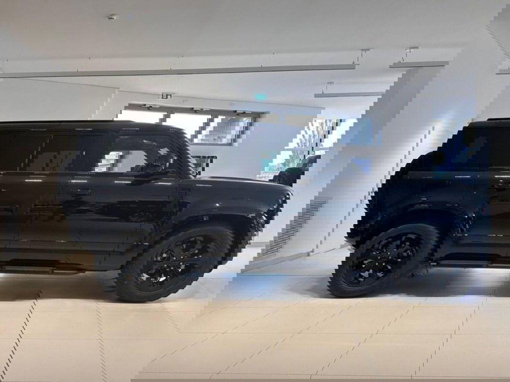 Land Rover Defender nuova a Varese (6)