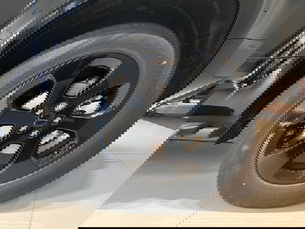 Land Rover Defender nuova a Varese (7)