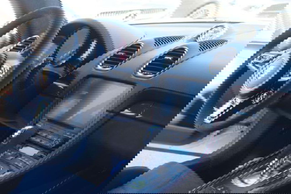 Porsche 718 Cayman  usata a Lecce (10)