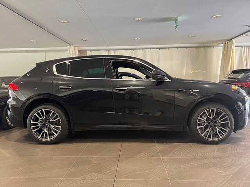 Maserati Grecale usata a Genova (3)