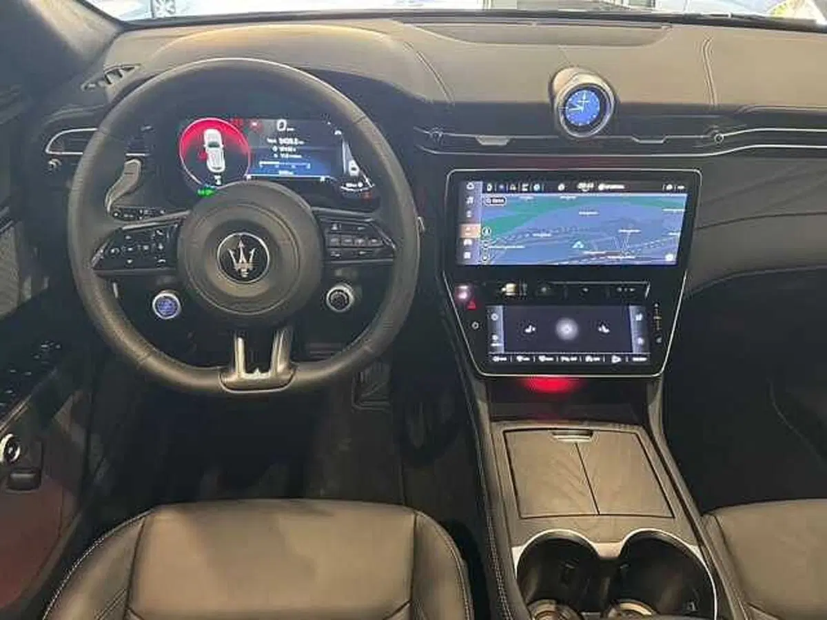 Maserati Grecale usata a Genova (8)