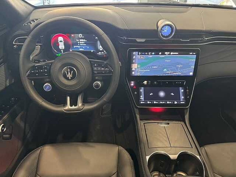 Maserati Grecale usata a Genova (8)