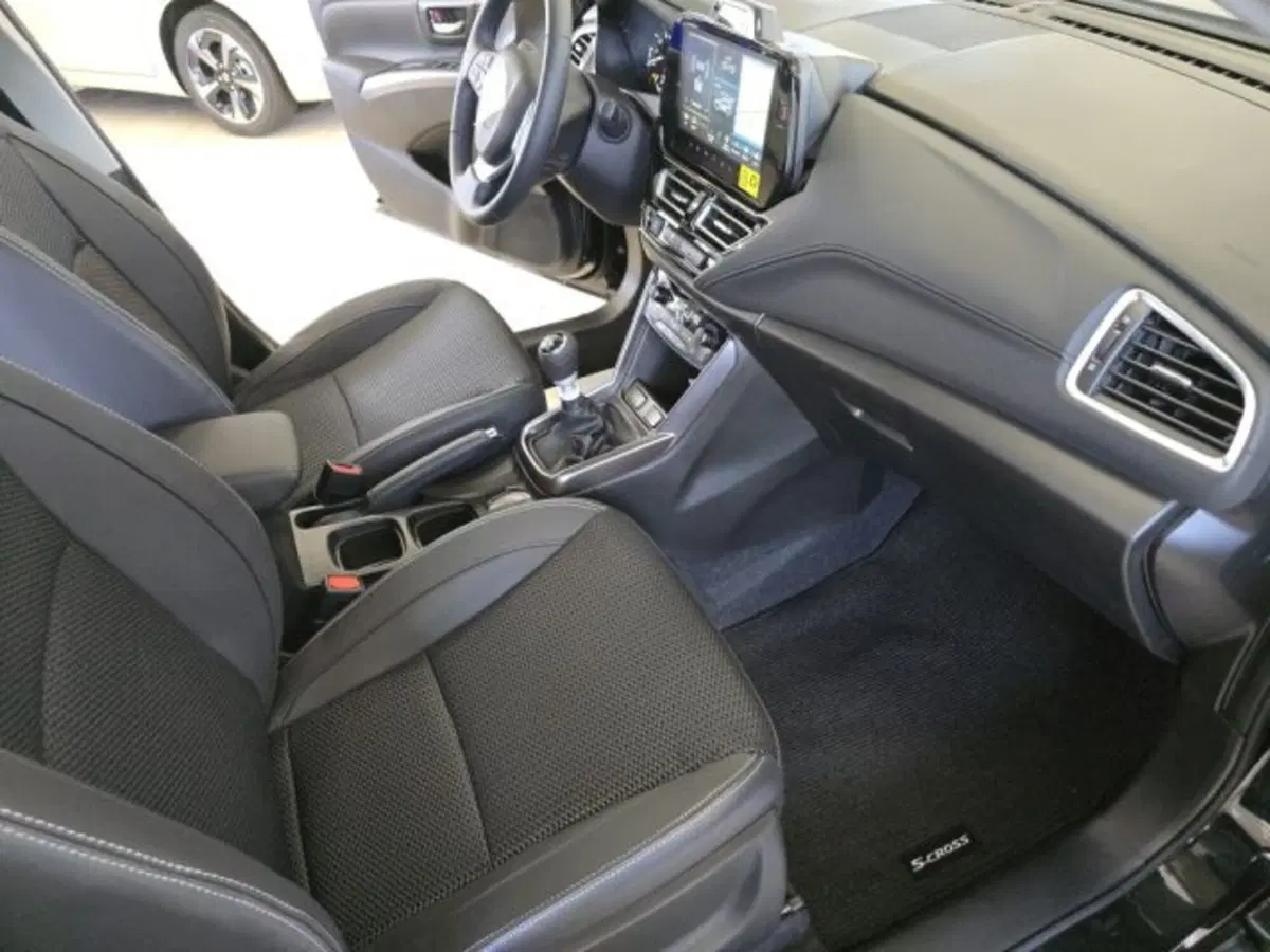 Suzuki S-Cross nuova a Reggio Emilia (16)
