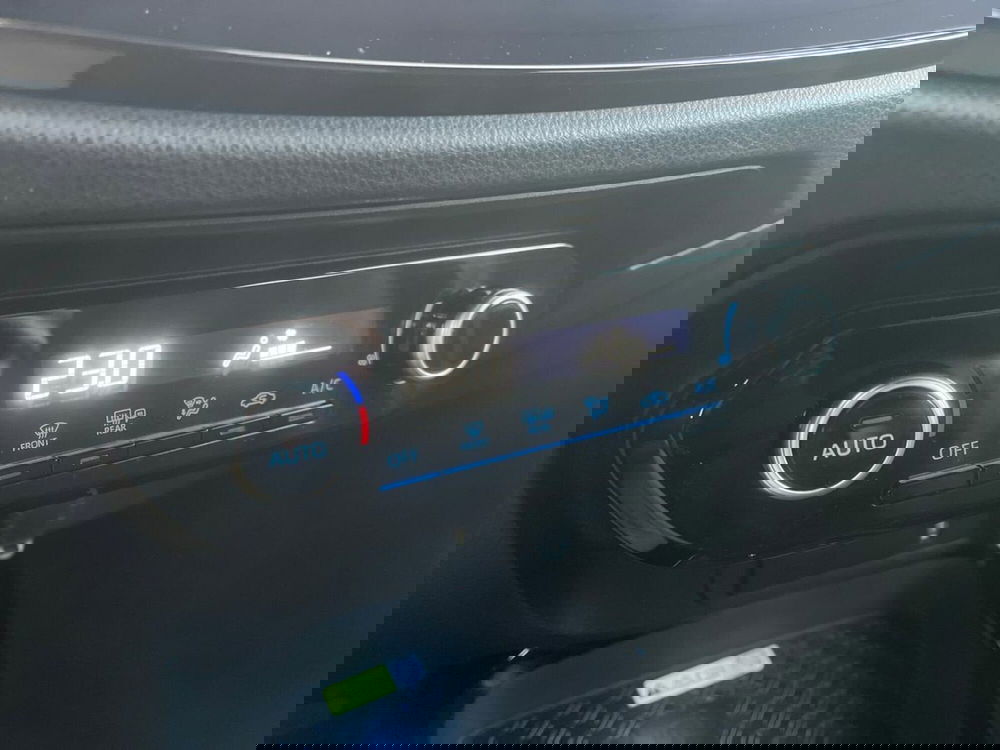 Toyota Aygo X usata a Lecco (14)