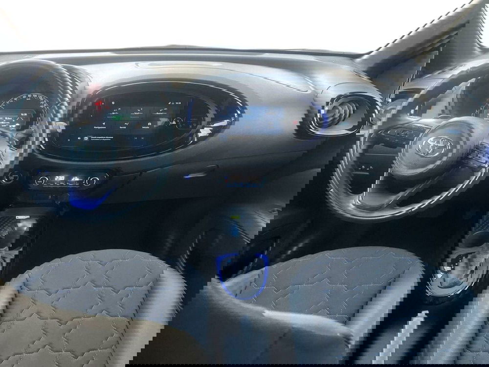 Toyota Aygo X usata a Lecco (9)