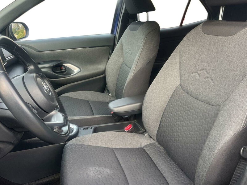 Toyota Yaris Cross usata a Lecco (11)