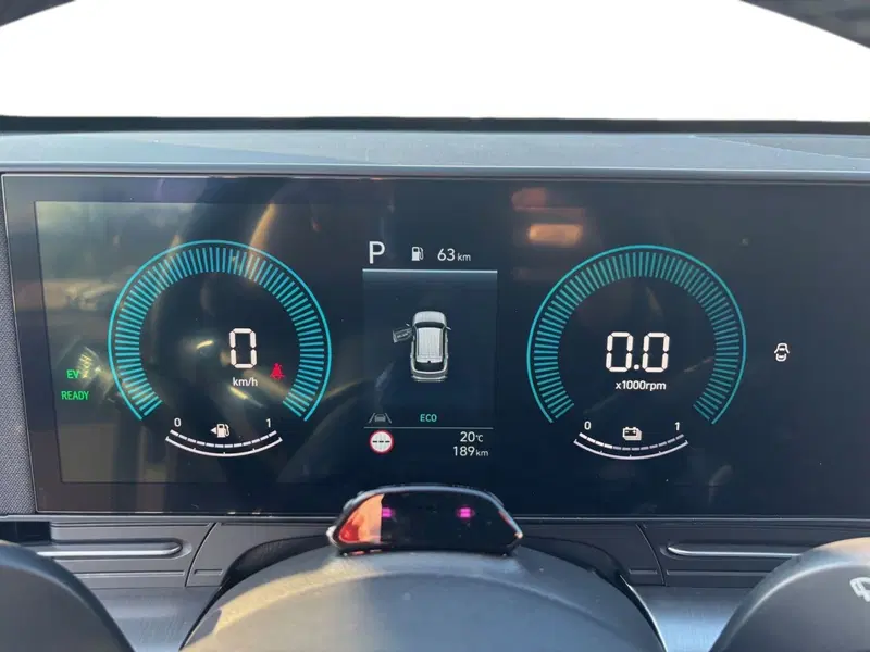 Hyundai Kona nuova a Lucca (14)