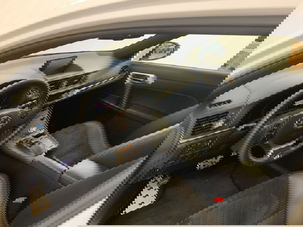 Lexus CT usata a Ferrara (19)