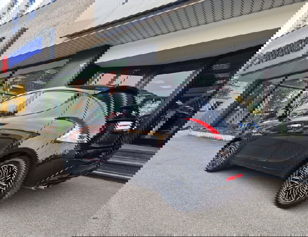 Lancia Ypsilon usata a Milano (4)