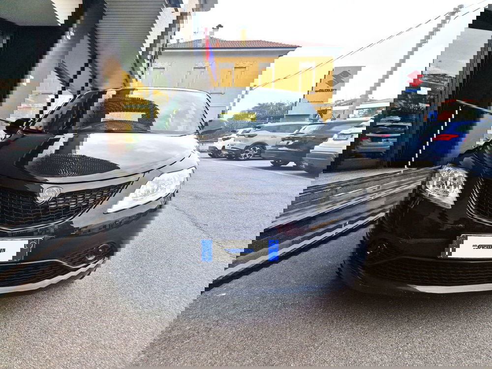 Lancia Ypsilon usata a Milano (5)