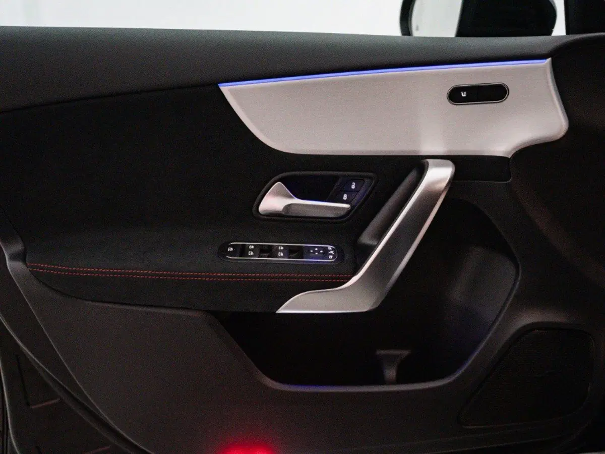 Mercedes-Benz Classe A Sedan nuova a Macerata (12)