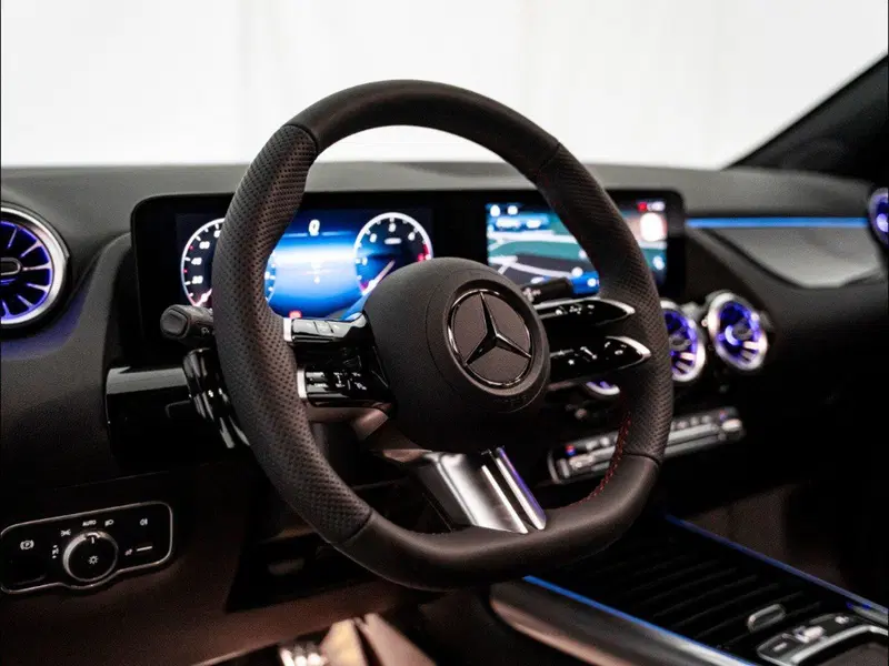 Mercedes-Benz GLA SUV nuova a Macerata (13)
