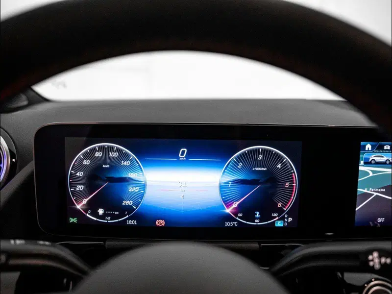 Mercedes-Benz GLA SUV nuova a Macerata (14)