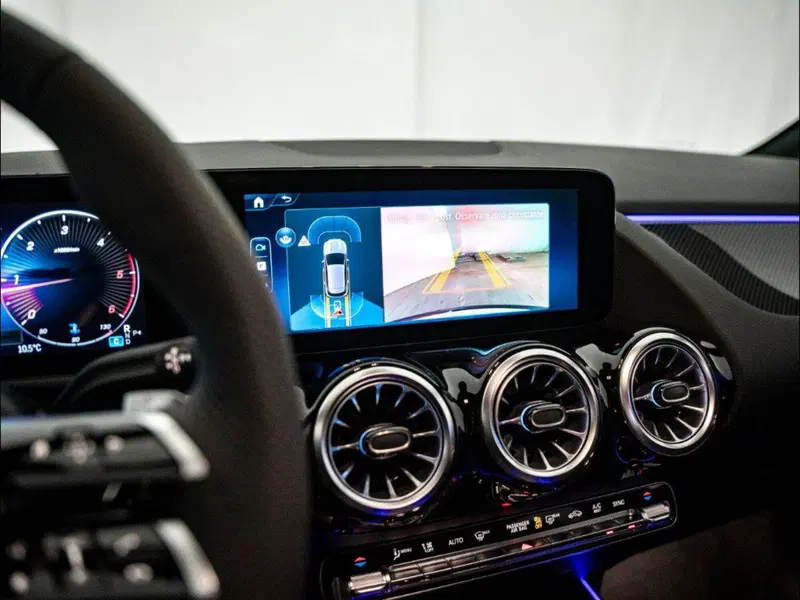 Mercedes-Benz GLA SUV nuova a Macerata (15)