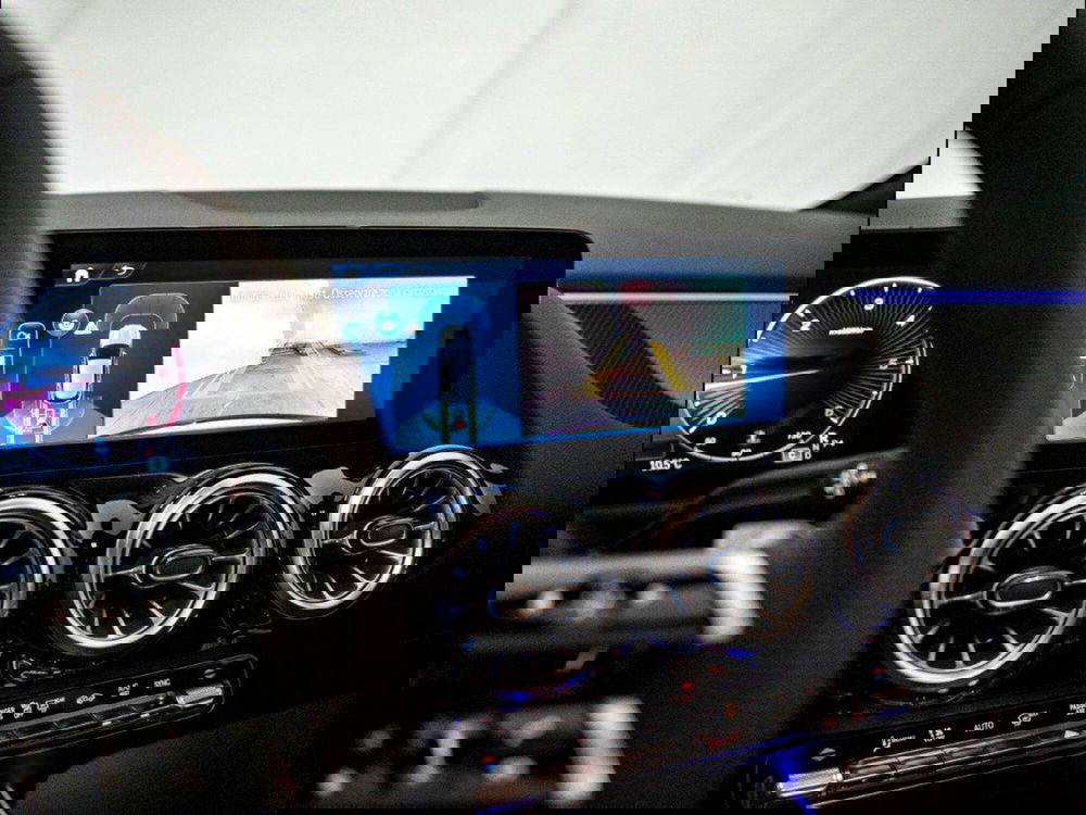 Mercedes-Benz GLA SUV nuova a Macerata (15)