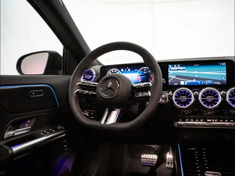 Mercedes-Benz GLA SUV nuova a Macerata (17)