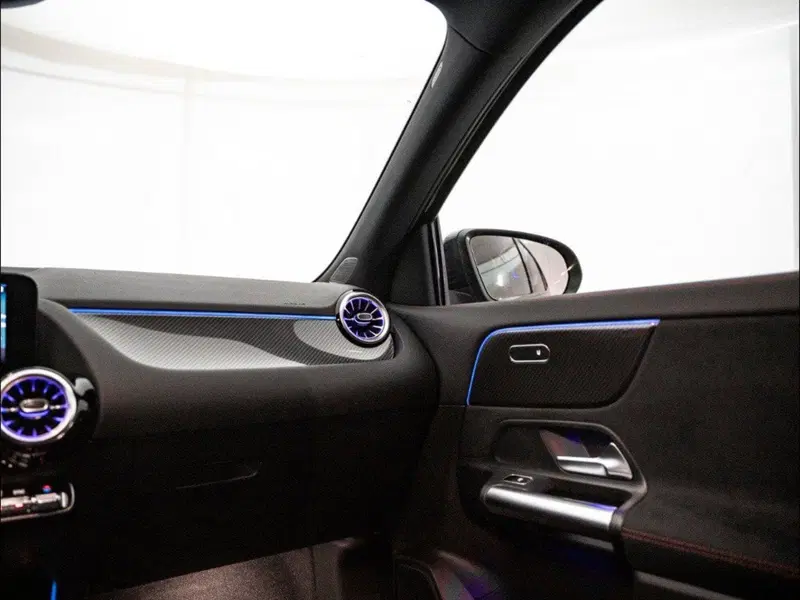 Mercedes-Benz GLA SUV nuova a Macerata (18)