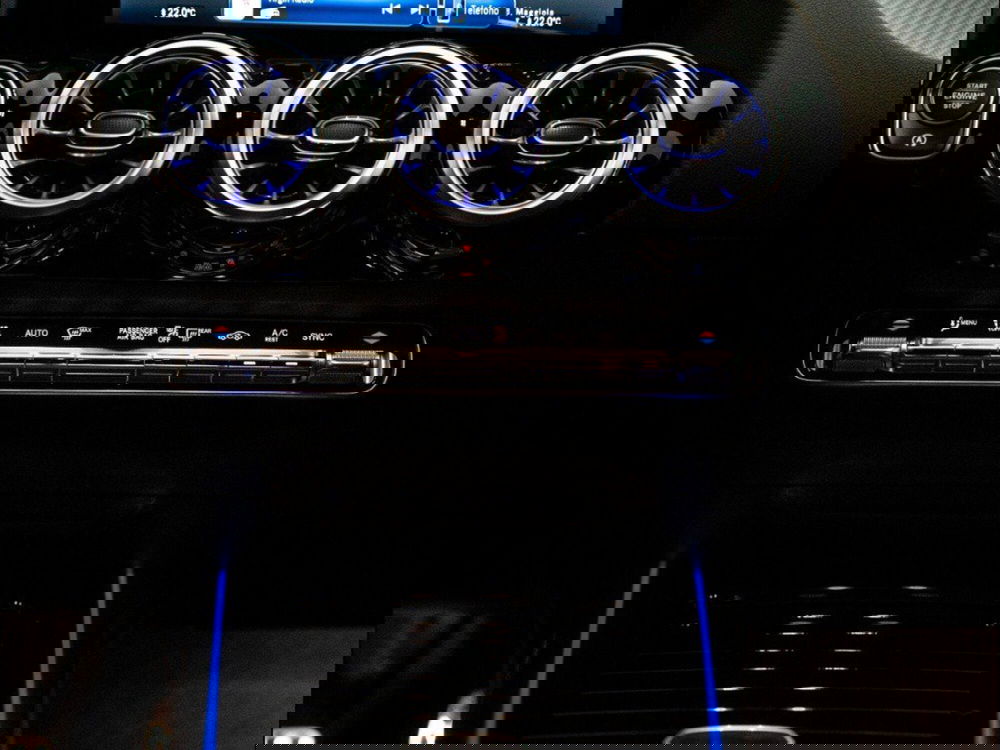 Mercedes-Benz GLA SUV nuova a Macerata (19)