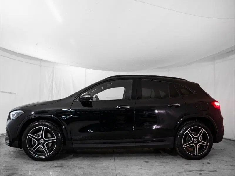 Mercedes-Benz GLA SUV nuova a Macerata (2)