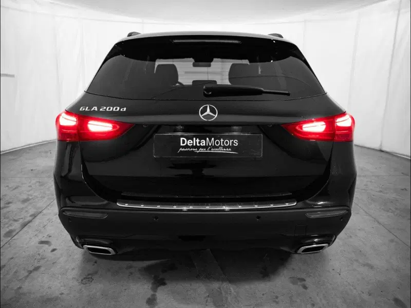 Mercedes-Benz GLA SUV nuova a Macerata (3)