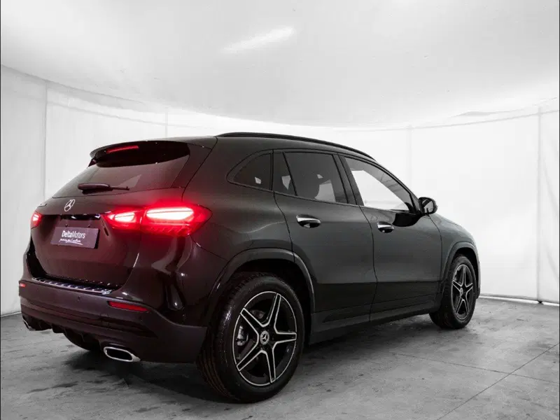 Mercedes-Benz GLA SUV nuova a Macerata (4)